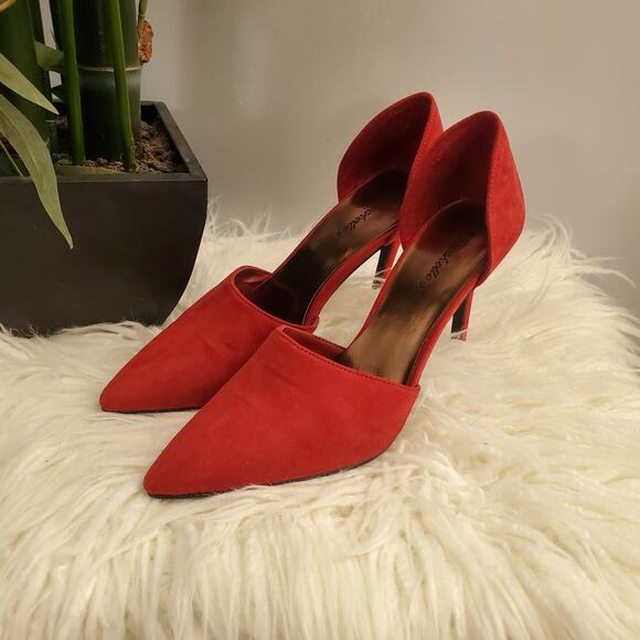 Breckelle's Megan 21 Red Faux Suede Pointed Toe Pumps 8 - Picture 3 of 8